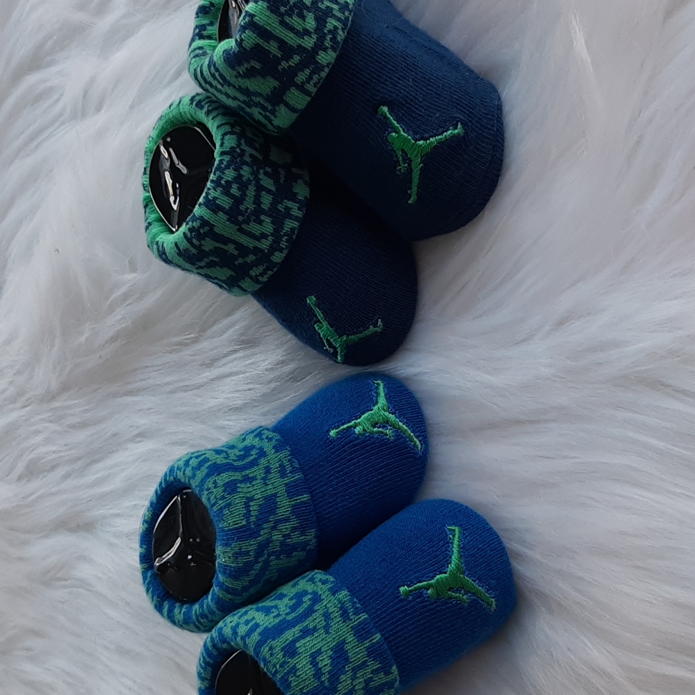 BABY AIRJORDAN BOOTIES/SOCKS